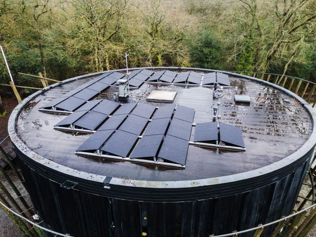 Deux devis de panneaux solaires sur la table : la méthode pour trancher Deux devis de panneaux solaires sur la table : la méthode pour trancher