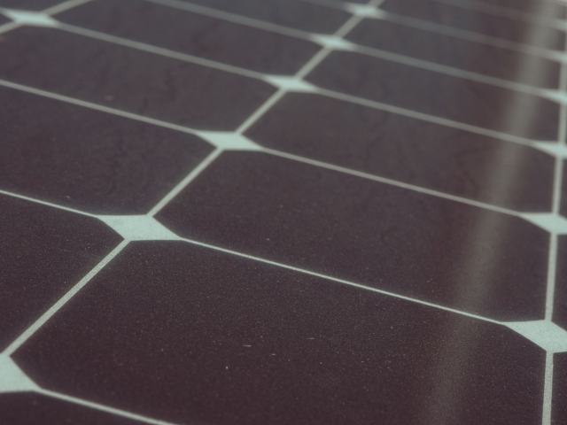 Panneau solaire bifacial : le gain dépend d'abord de ce qu'il y a dessous Panneau solaire bifacial : le gain dépend d'abord de ce qu'il y a dessous